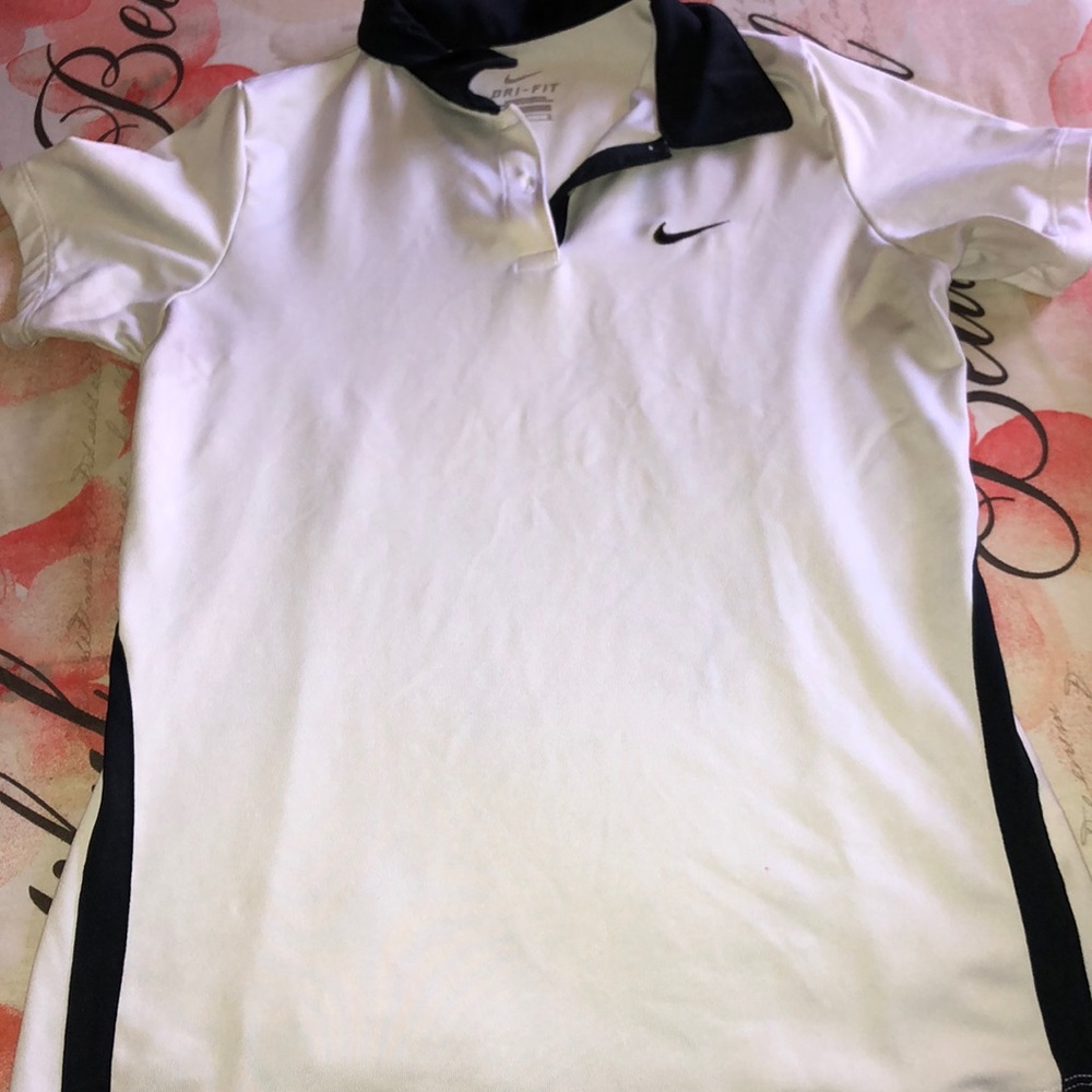 A Nike collard shirt with three buttons, very fit